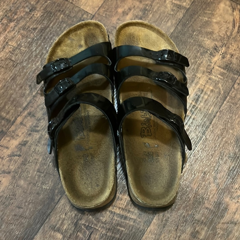 Patent black, three strap Birki’s